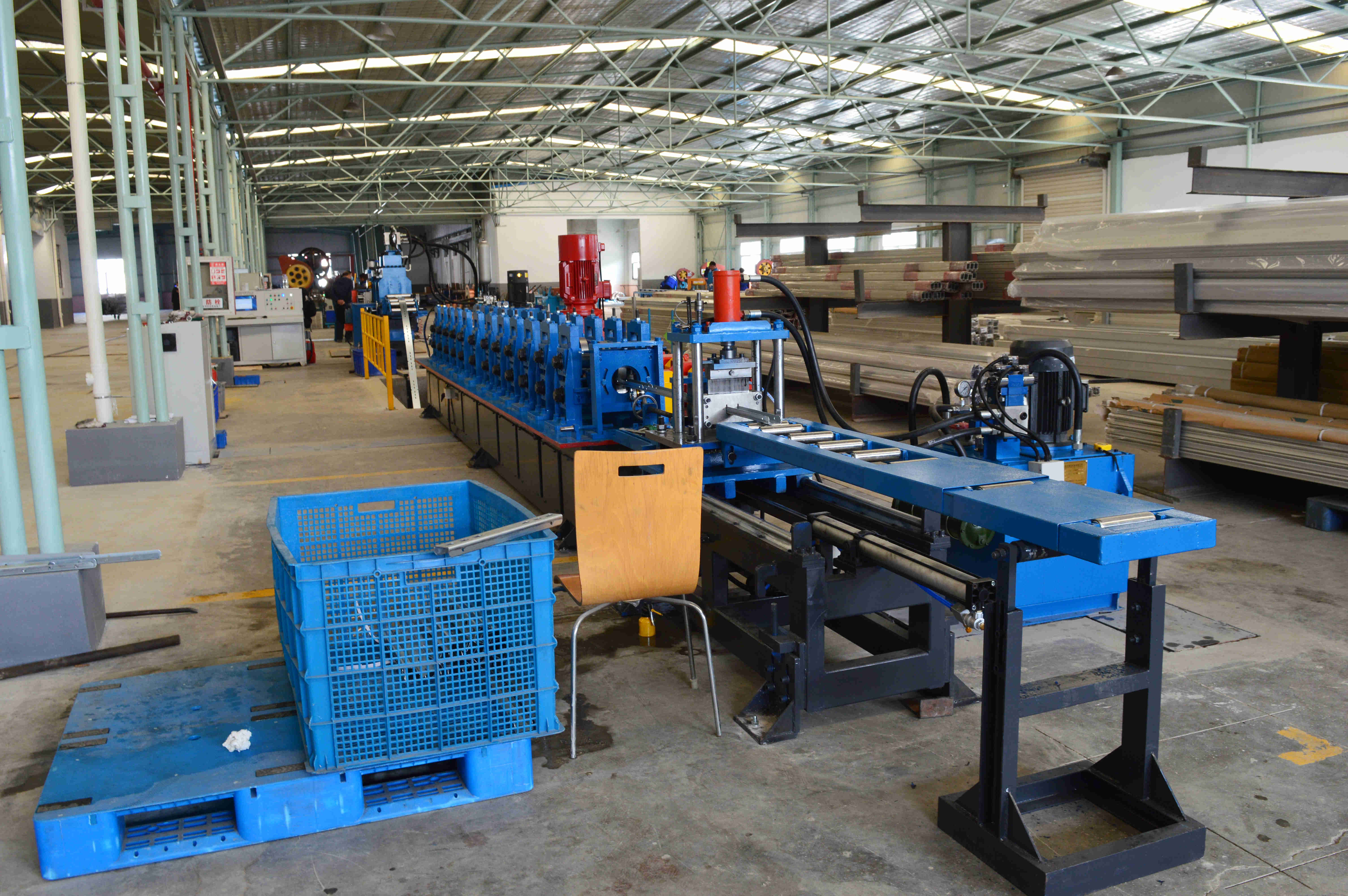 XCGW2.5x200型太陽能懸掛架自動沖孔成型生產(chǎn)線